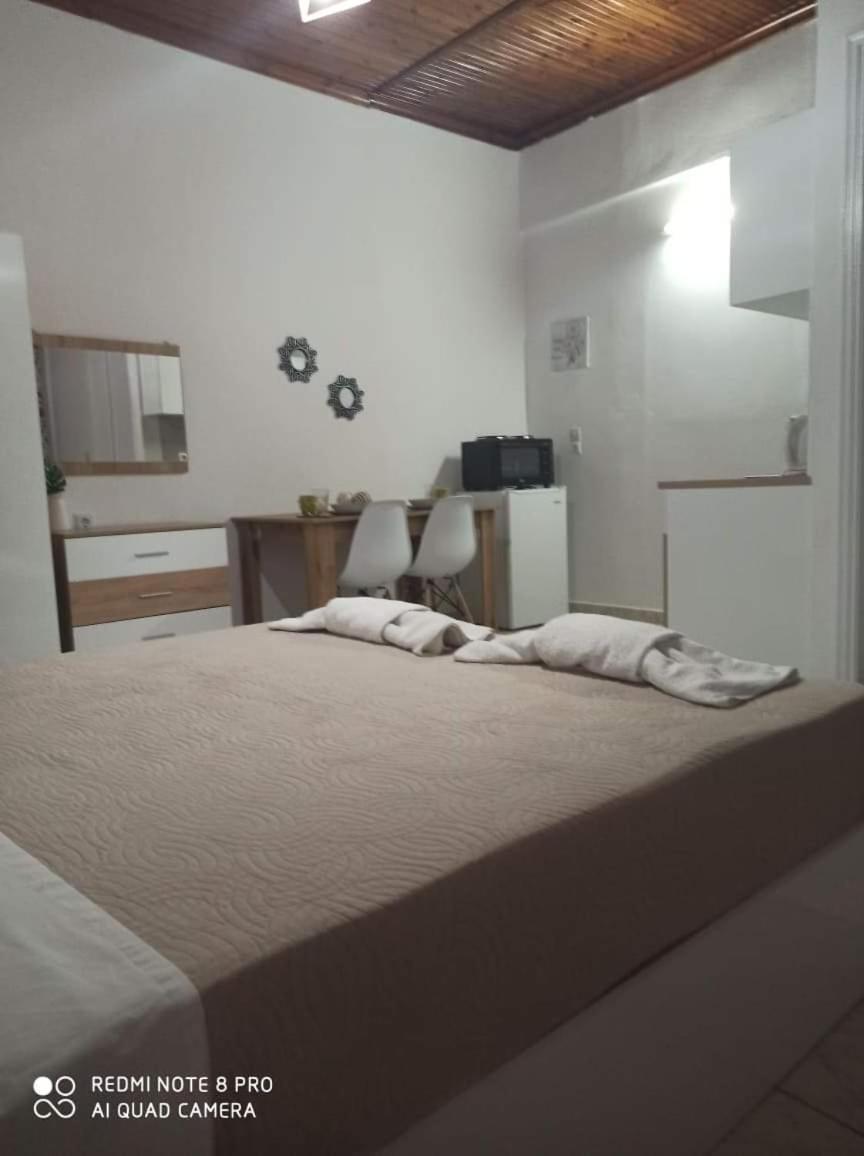 Amadeus Hawaii Apartments & Studios Σιδάρι Δωμάτιο φωτογραφία