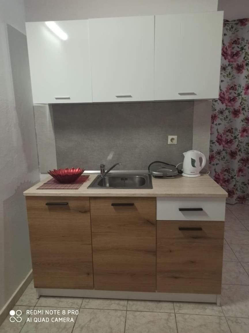 Amadeus Hawaii Apartments & Studios Σιδάρι Δωμάτιο φωτογραφία