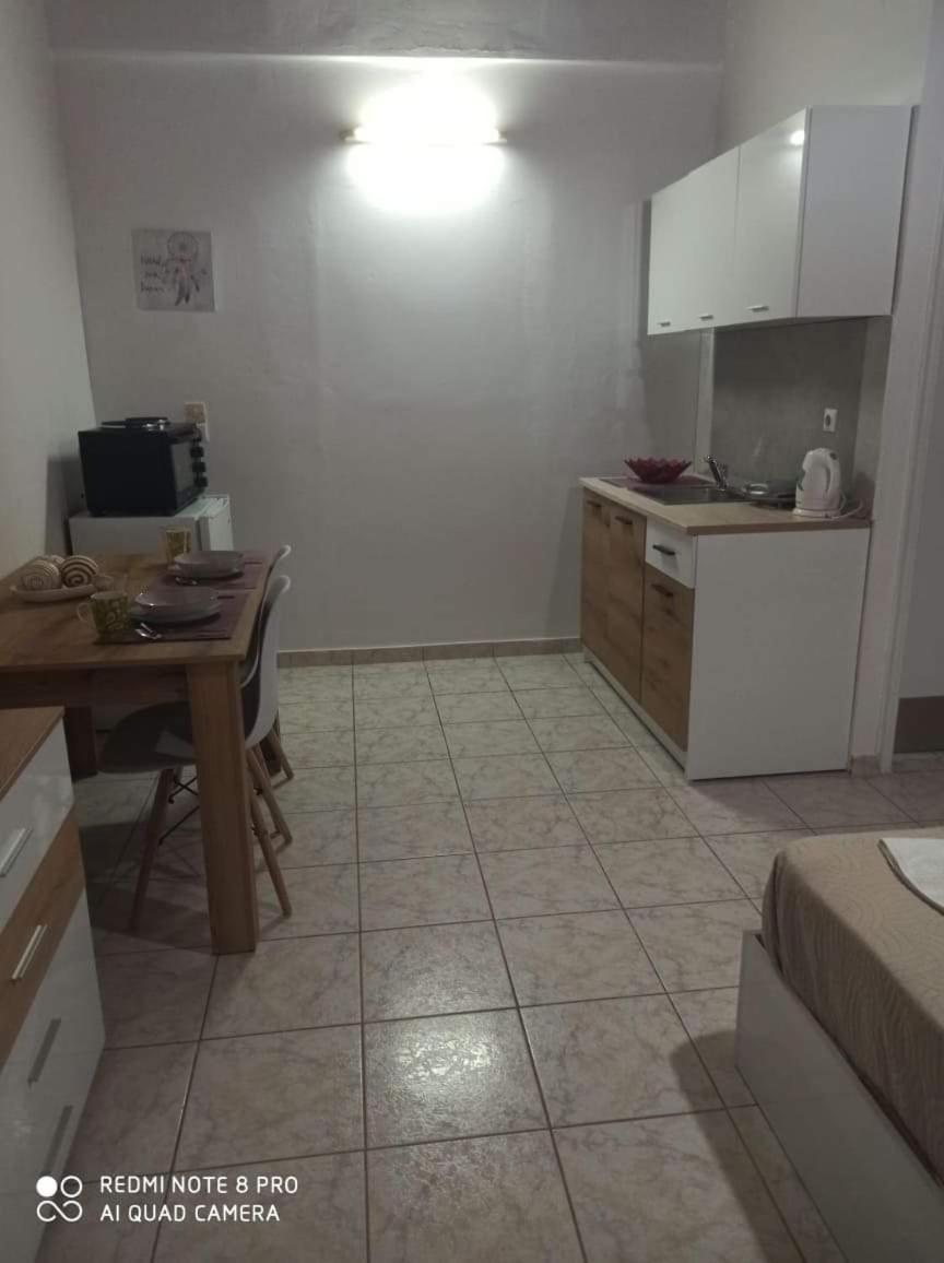 Amadeus Hawaii Apartments & Studios Σιδάρι Δωμάτιο φωτογραφία