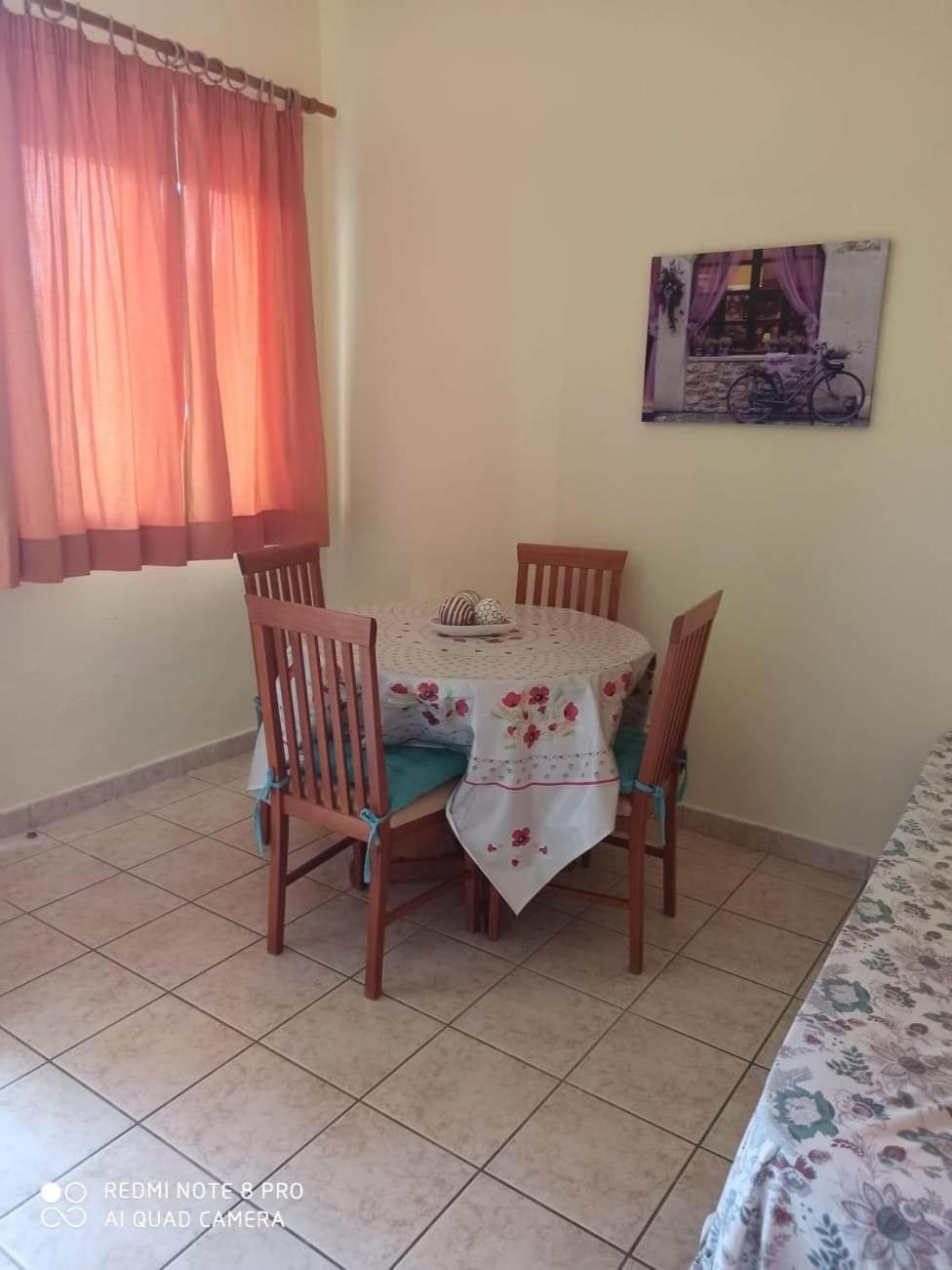 Amadeus Hawaii Apartments & Studios Σιδάρι Δωμάτιο φωτογραφία