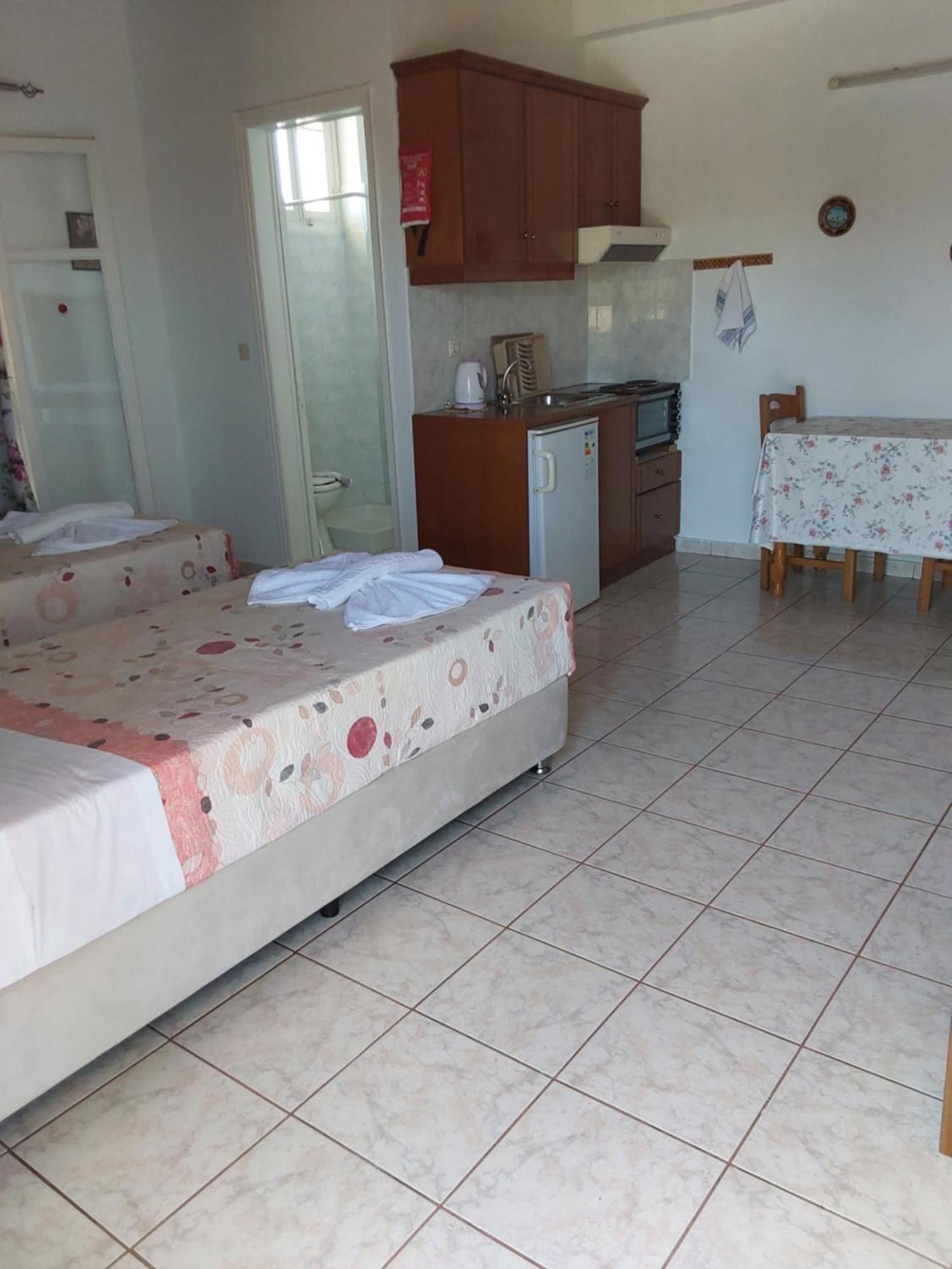 Amadeus Hawaii Apartments & Studios Σιδάρι Δωμάτιο φωτογραφία