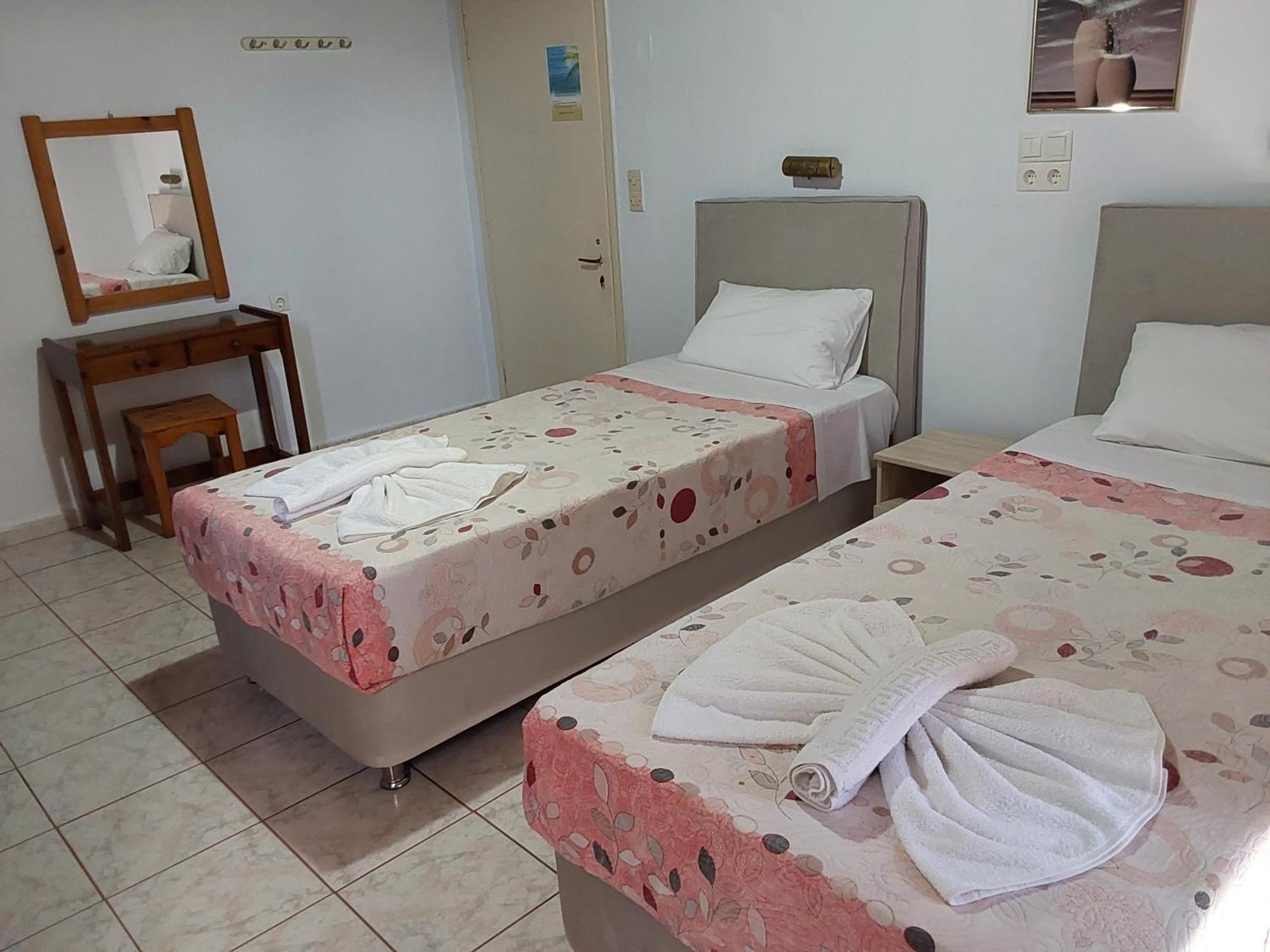 Amadeus Hawaii Apartments & Studios Σιδάρι Δωμάτιο φωτογραφία