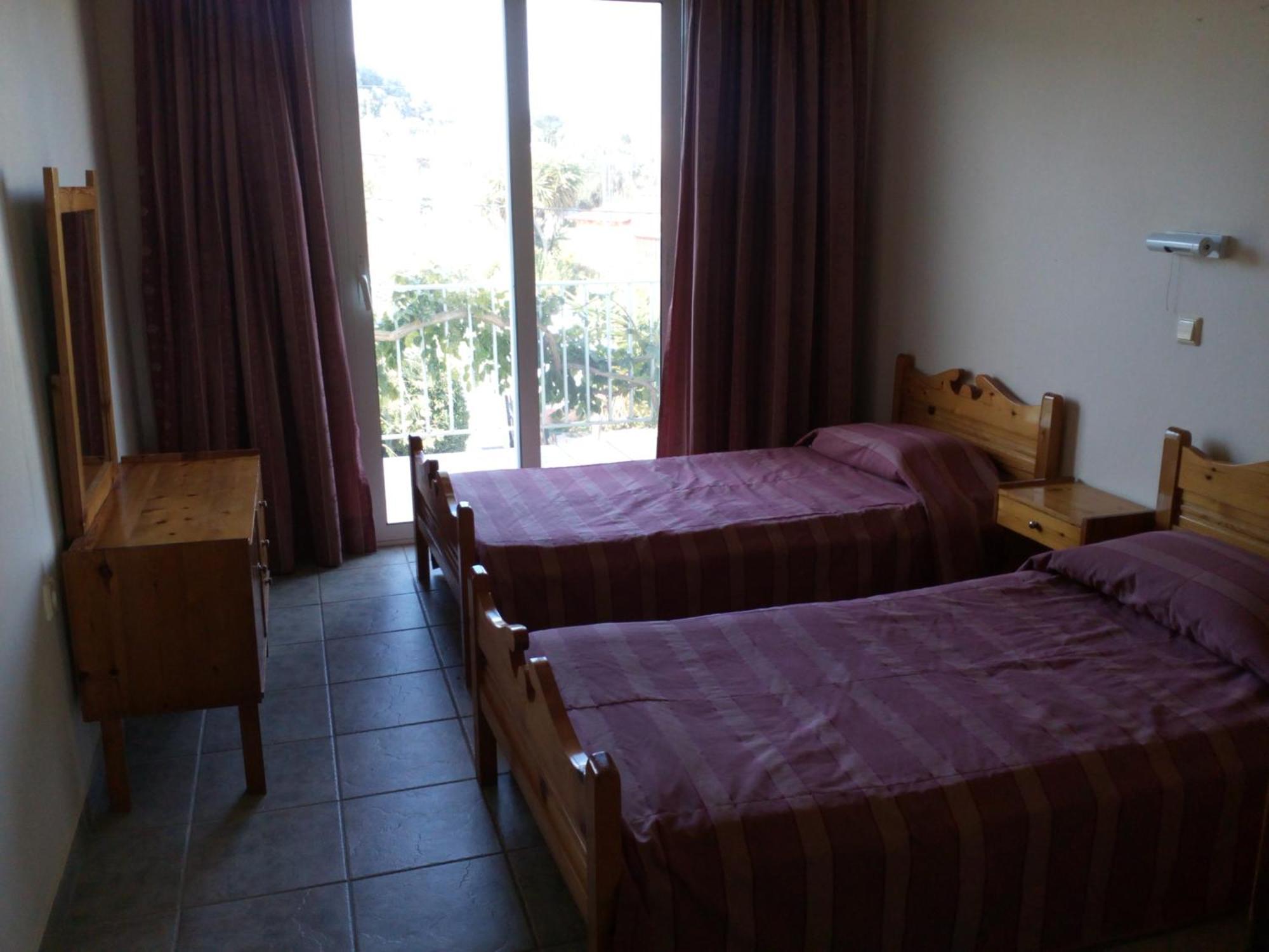 Amadeus Hawaii Apartments & Studios Σιδάρι Δωμάτιο φωτογραφία