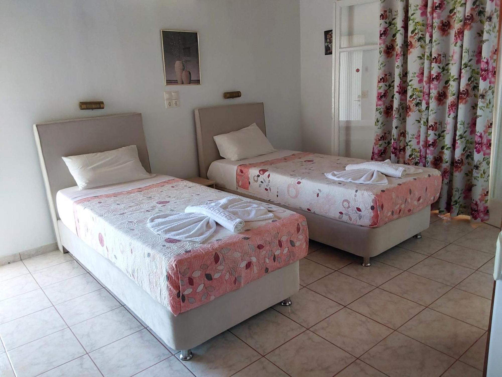 Amadeus Hawaii Apartments & Studios Σιδάρι Δωμάτιο φωτογραφία